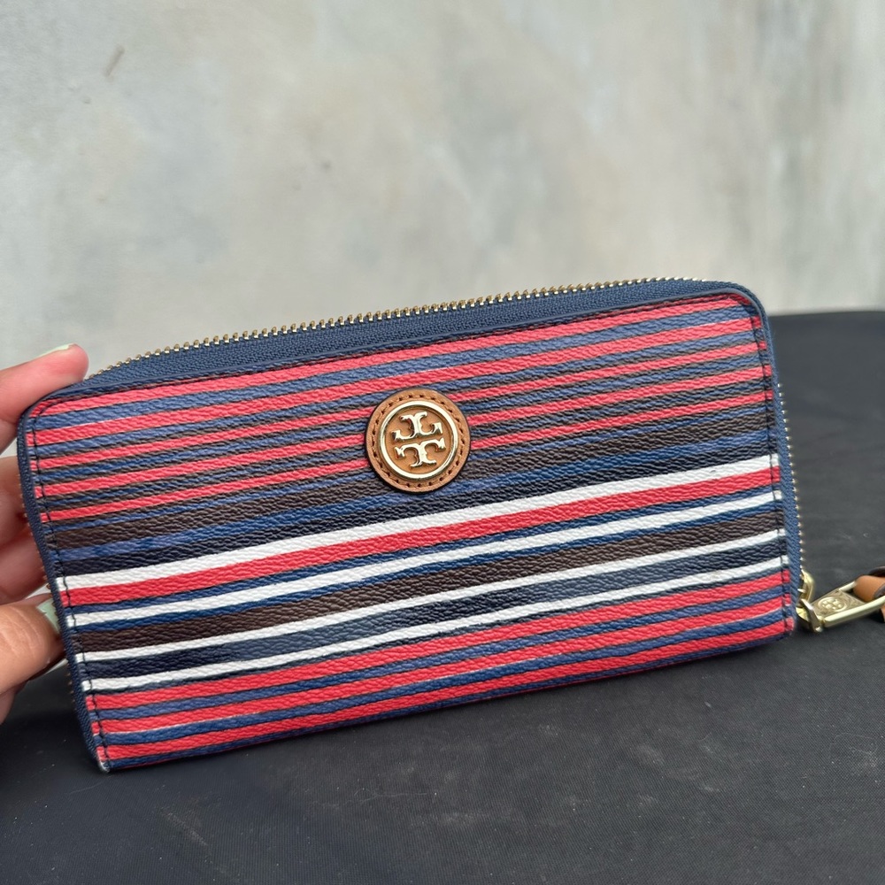Tory Burch Kerrington Leather Stripe  Zip Wallet Excellent